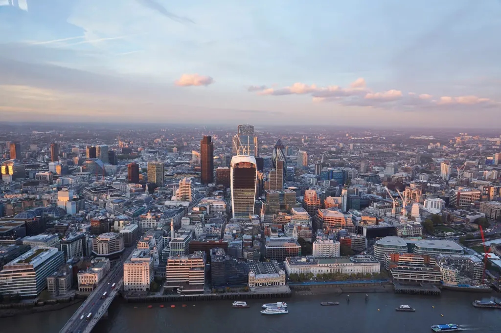 London Landscapes — architecture and landscape photograph in London, UK, frame 18 of 28.